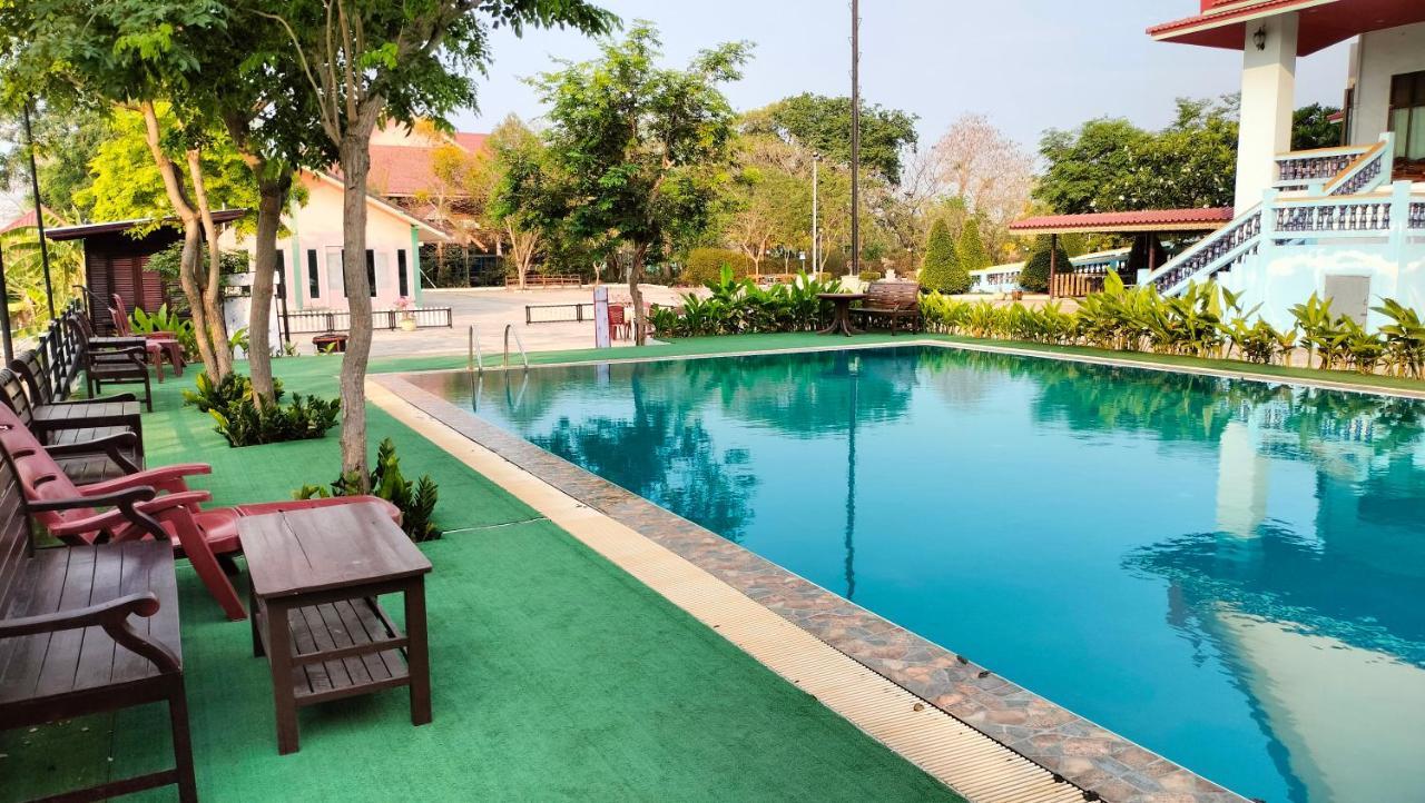 Toh Buk Seng Ayutthaya Hotel Esterno foto