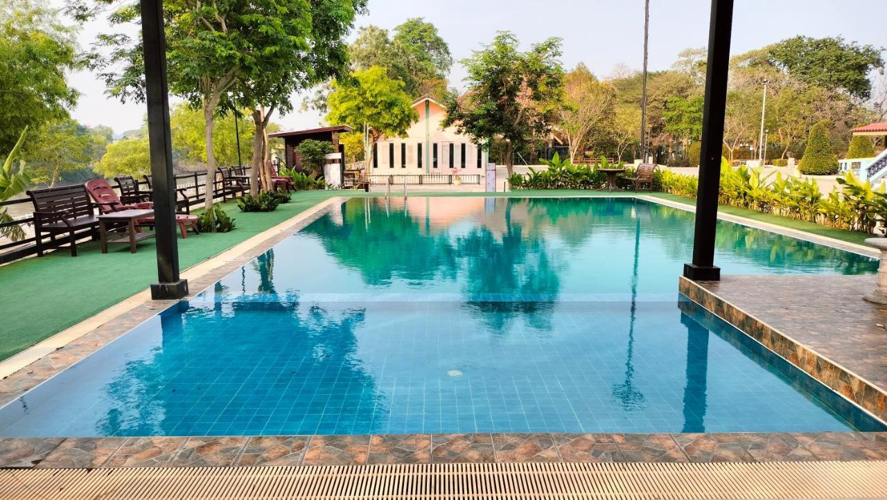 Toh Buk Seng Ayutthaya Hotel Esterno foto
