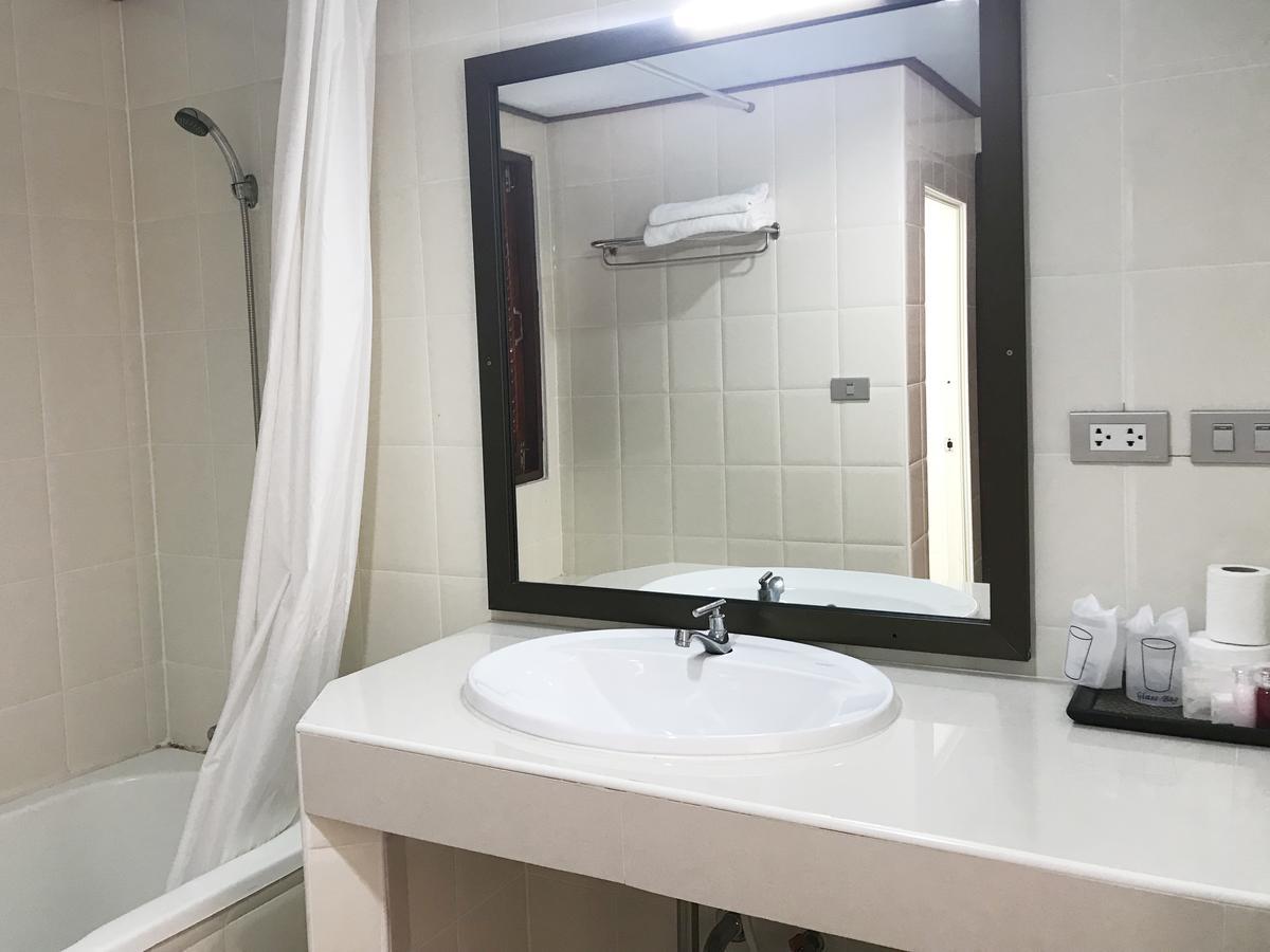 Toh Buk Seng Ayutthaya Hotel Esterno foto
