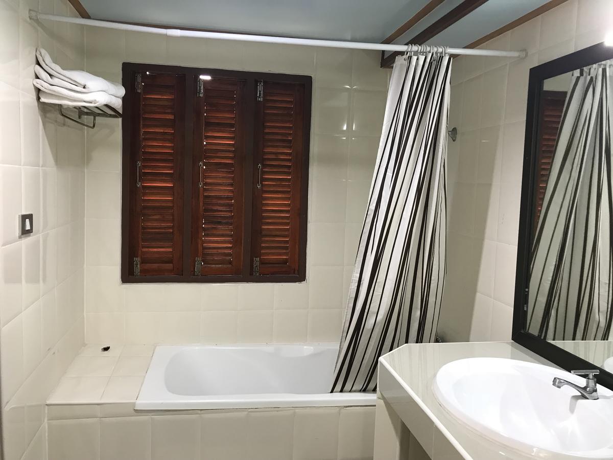 Toh Buk Seng Ayutthaya Hotel Esterno foto