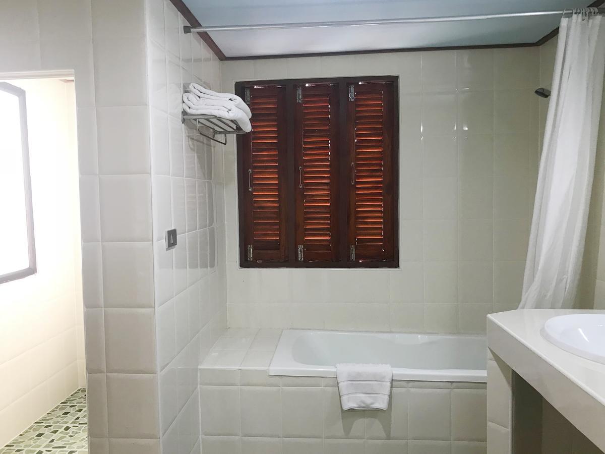 Toh Buk Seng Ayutthaya Hotel Esterno foto