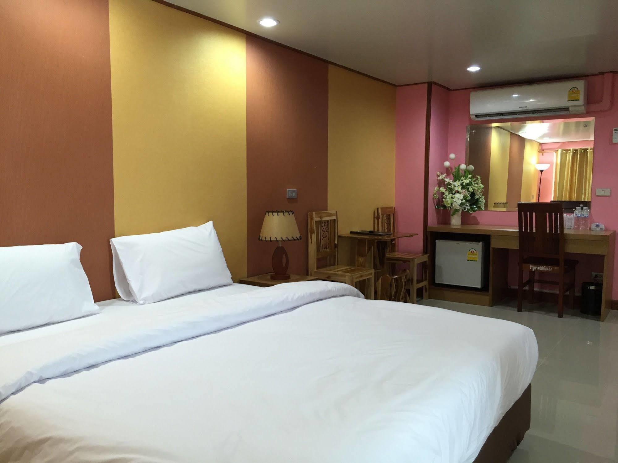 Toh Buk Seng Ayutthaya Hotel Esterno foto