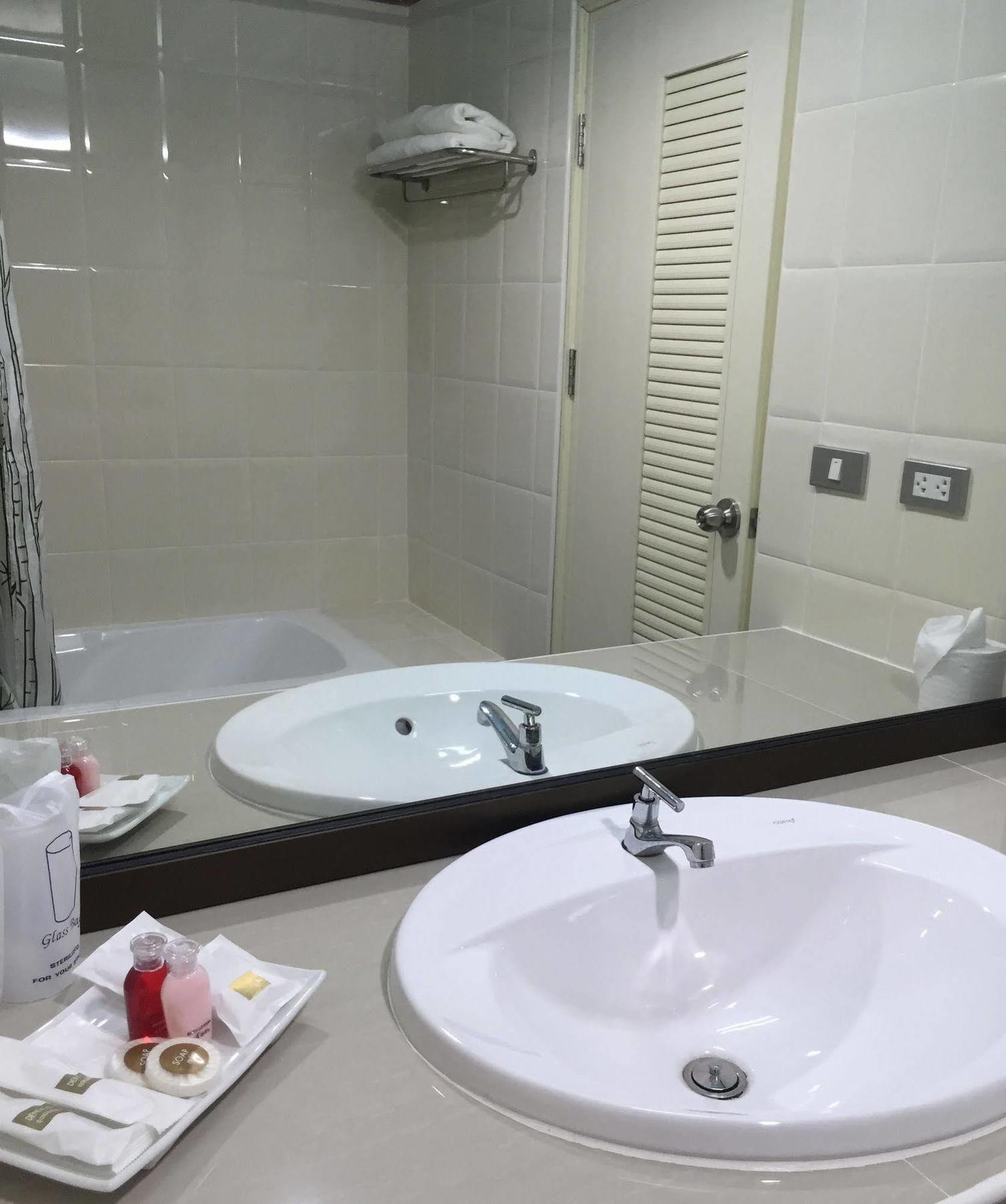 Toh Buk Seng Ayutthaya Hotel Esterno foto