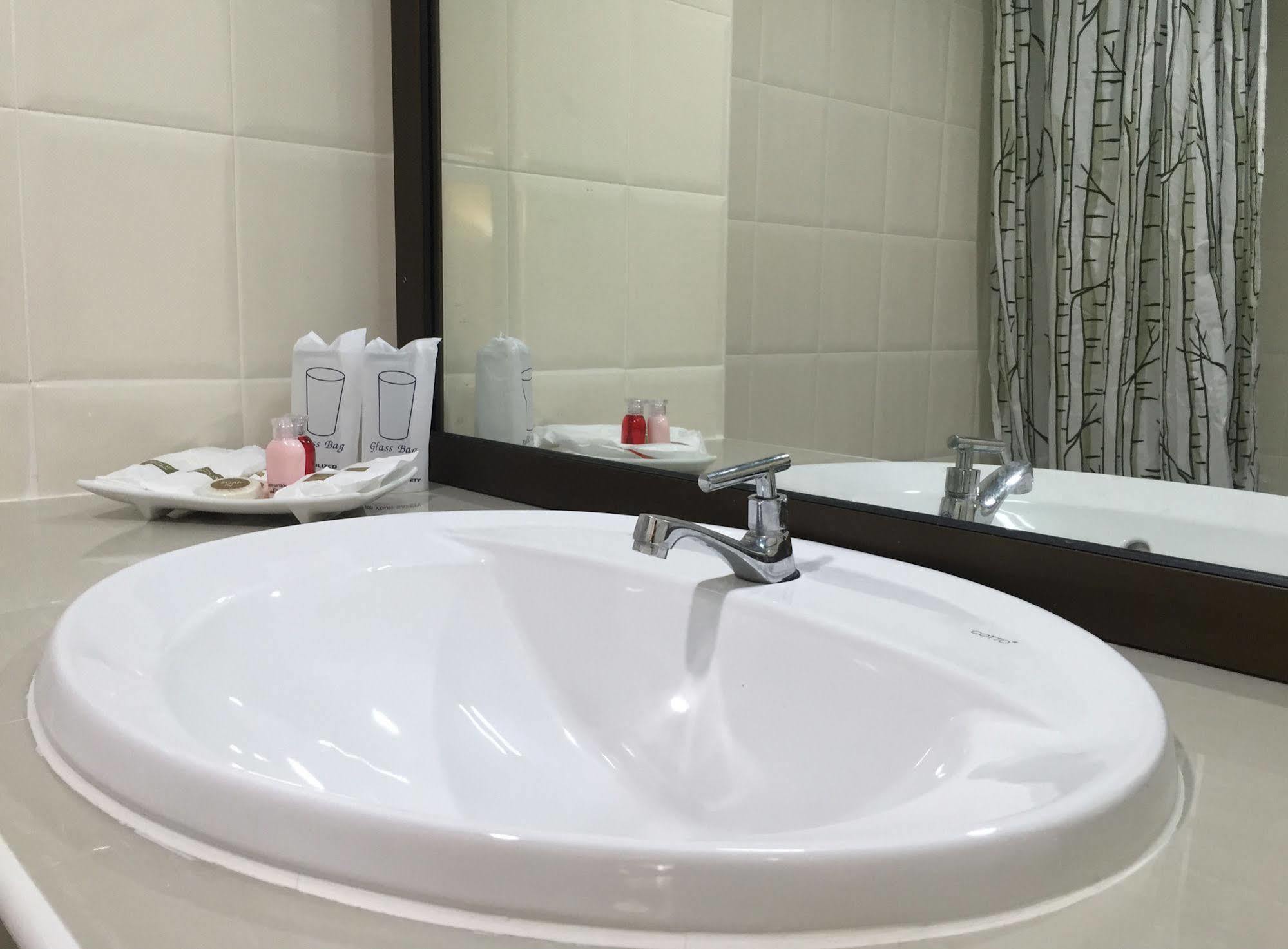 Toh Buk Seng Ayutthaya Hotel Esterno foto