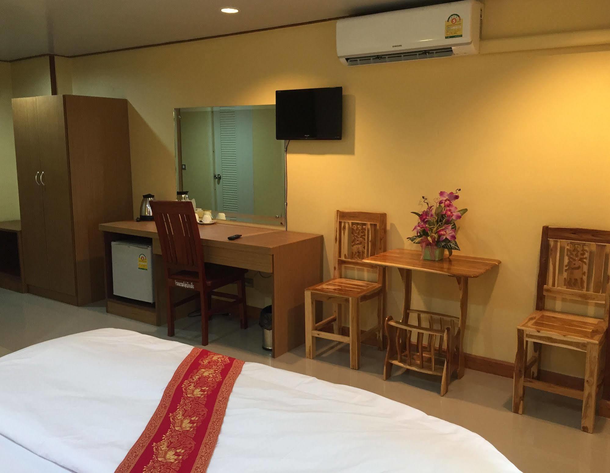 Toh Buk Seng Ayutthaya Hotel Esterno foto